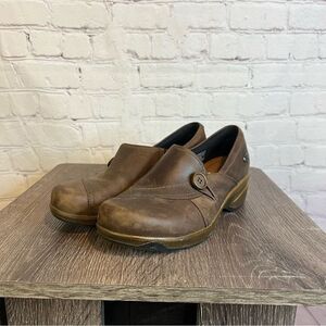 Keen Mora Button Brown Leather Casual Slip on Shoes  size 7
